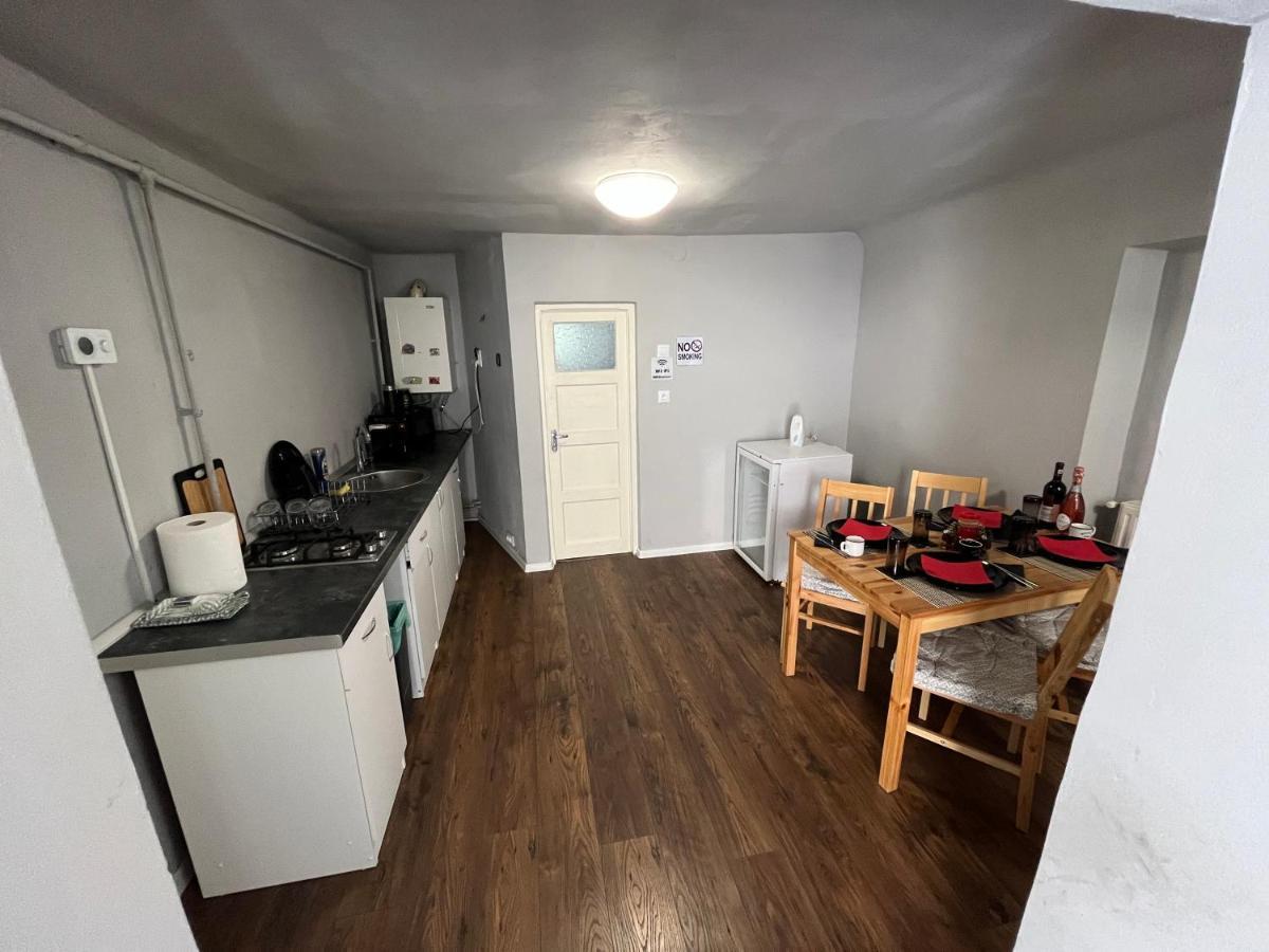 Grey House Appartement Braşov Buitenkant foto