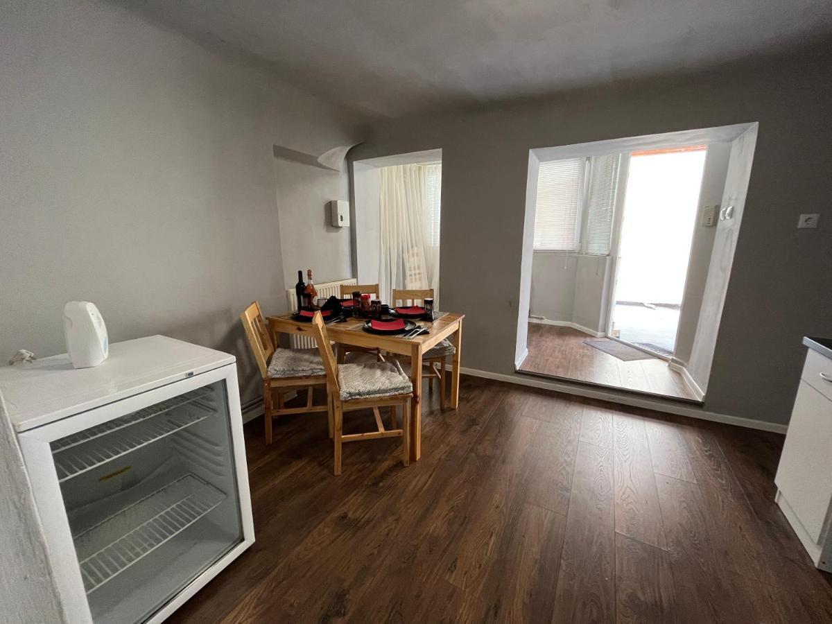Grey House Appartement Braşov Buitenkant foto