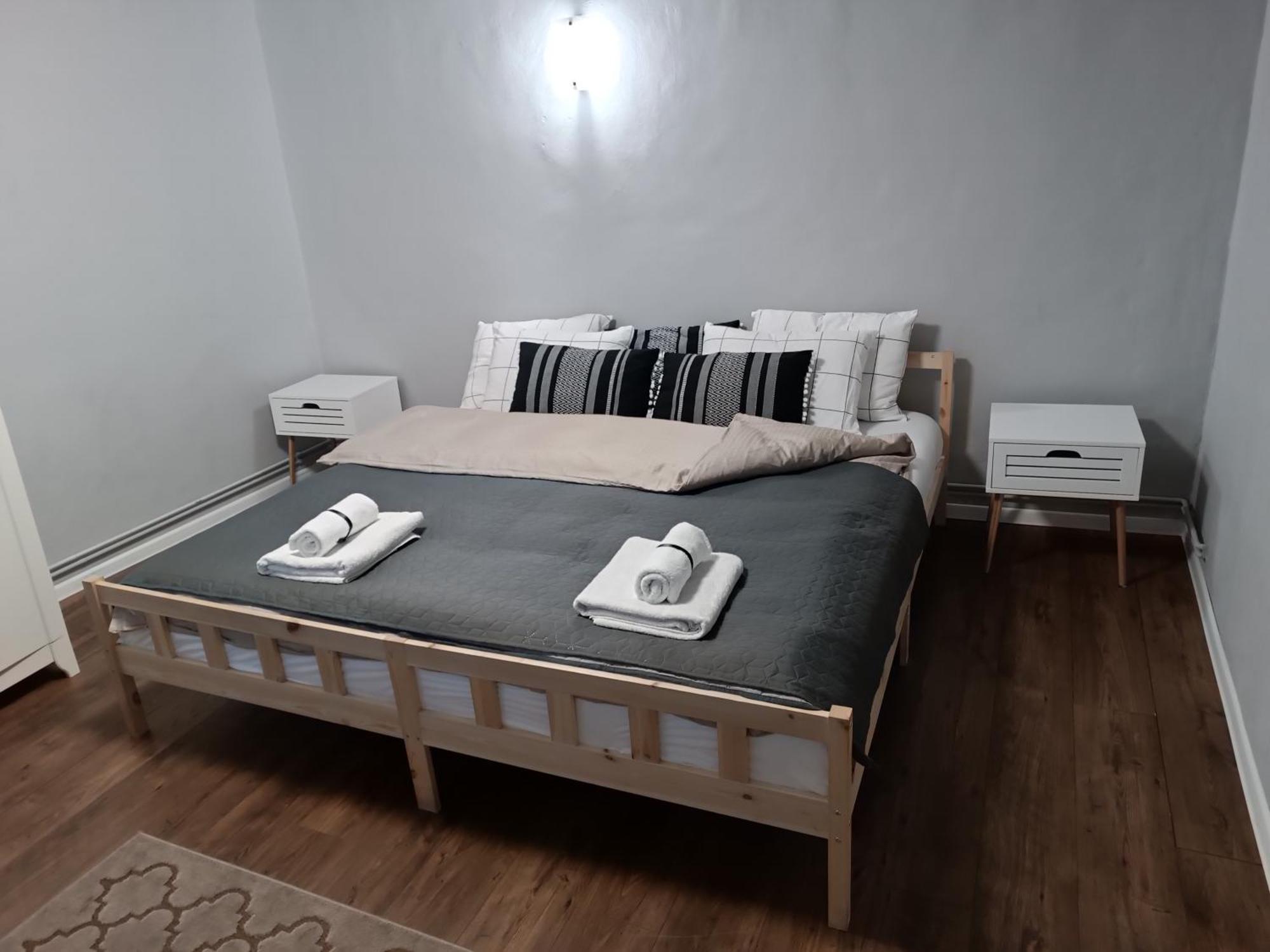 Grey House Appartement Braşov Buitenkant foto